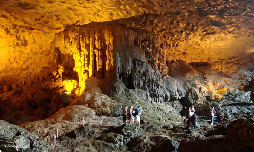 Discover Sung Sot Cave in Halong Bay