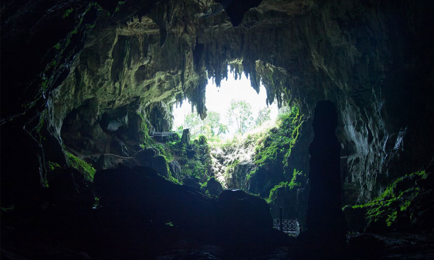 Ho Dong Tien (Fairy Lake Cave) in Halong Bay
