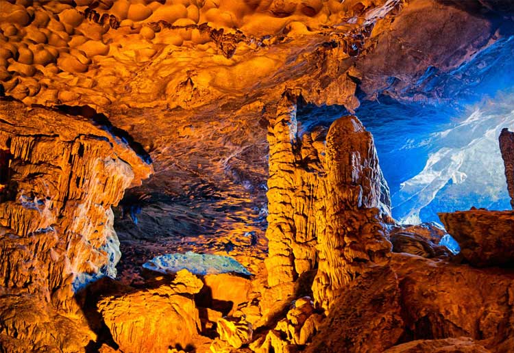 Me Cung Cave