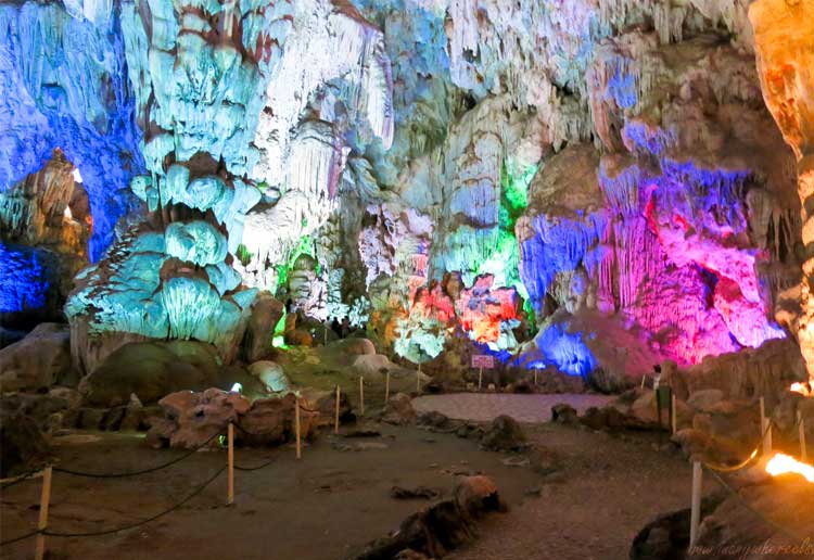 Me Cung Cave