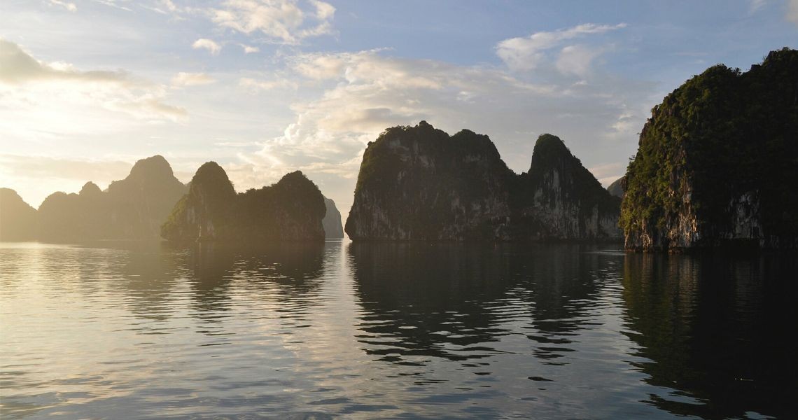 Bai Tu Long Bay