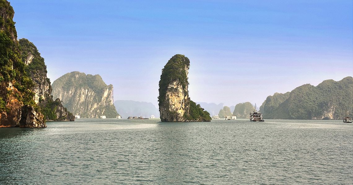 Bai Tu Long Bay