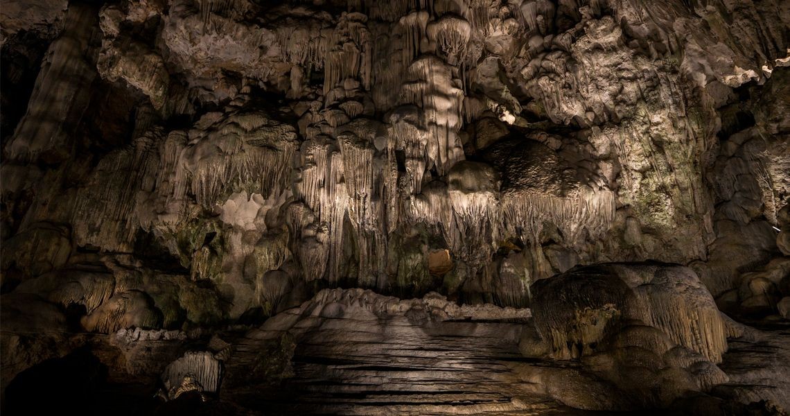 Me Cung Cave