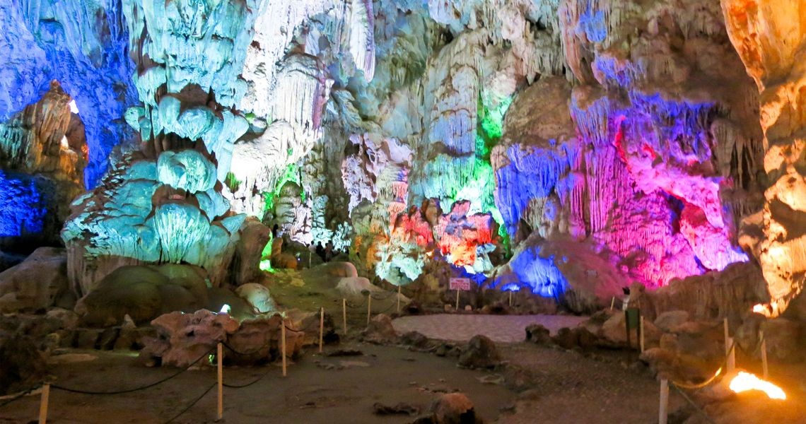 Me Cung Cave