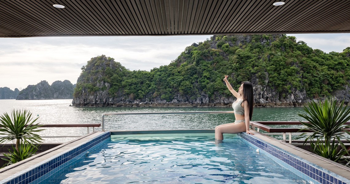 Halong Diamond Cruise
