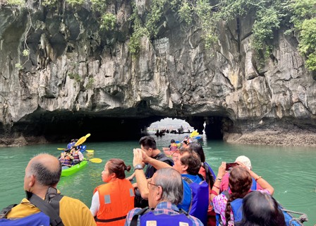 Tai Chi – visit Sung Sot Cave – Hanoi