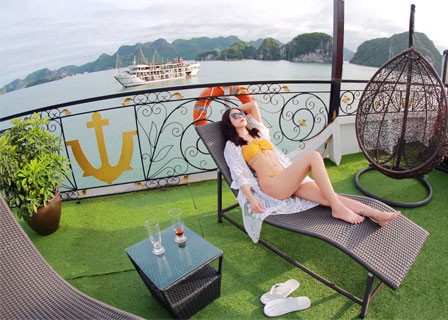 Halong Bay – Titov Island – Hanoi (B, L)