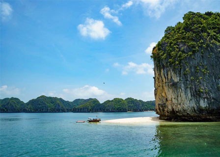LUON CAVE - TUAN CHAU MARIA– HANOI (B, L)