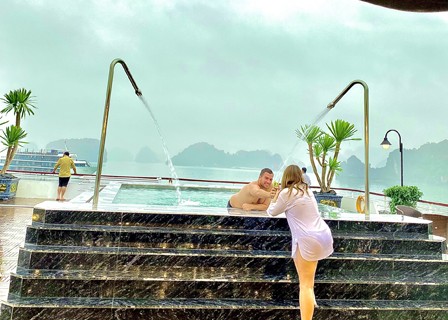 Hanoi - Halong Bay - Lan Ha Bay - Visit Con Vit islet (L/D)