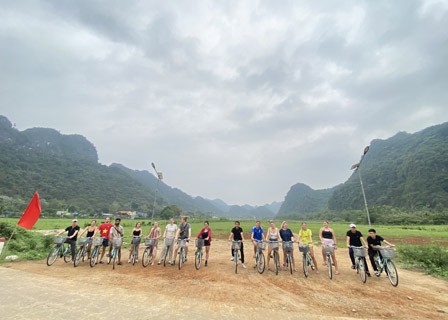 Hanoi - Lan Ha Bay - Viet Hai Village - Van Boi Beach (L)