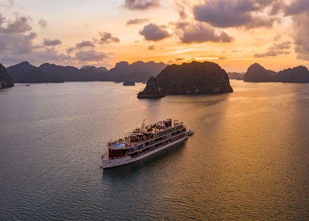 Hanoi - Tuan Chau Harbor- Halong Bay - Lan Ha Bay/Cat Ba Island