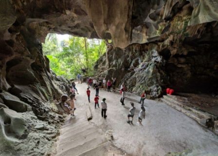 Trung Trang Cave - Tuan Chau Port (B)