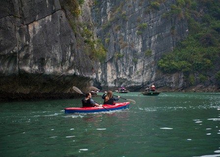 Thien Canh Son cave – Halong Port (B, L)