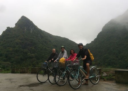 HALONG BAY – LAN HA BAY
