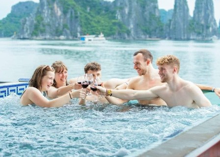 Hanoi - Halong Bay - Hanoi (L)