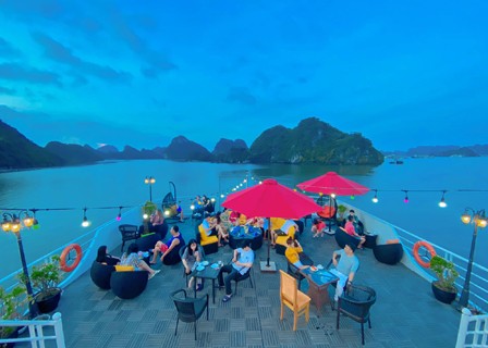 Explore Halong Bay and Lan Ha bay