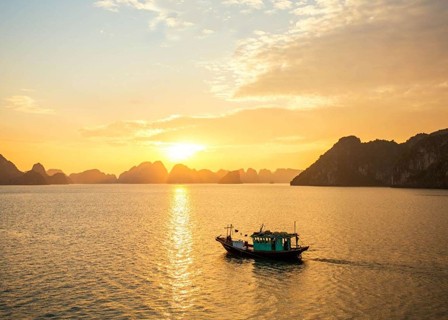 Hanoi – Bai Tu Long Bay – Experience Thien Canh Son Cave (L, D)