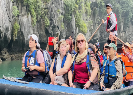 Tai Chi – Visit Sung Sot Cave – Hanoi (B, L)