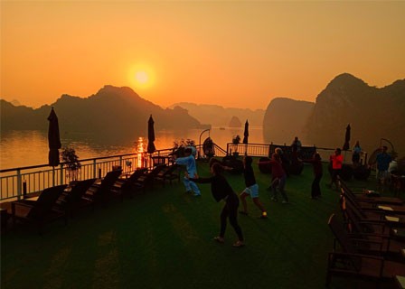 Lan Ha Bay – Dark and Bright Cave – Tuan Chau Harbor – Hanoi