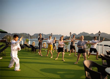 DORIS LAN HA - HA LONG CRUISE- HANOI ( B/L)