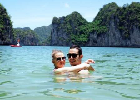 HANOI - HALONG BAY - LUON CAVE - TITOP (L, D)