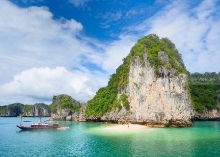 HALONG BAY - LAN HA BAY - BRIGHT CAVE - BA TRAI DAO - PEARL FARM (B, L, D)