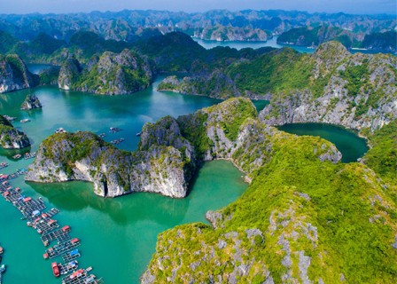 Dong Tien lake – Cua Van fishing village – Halong Bay (B, L, D)