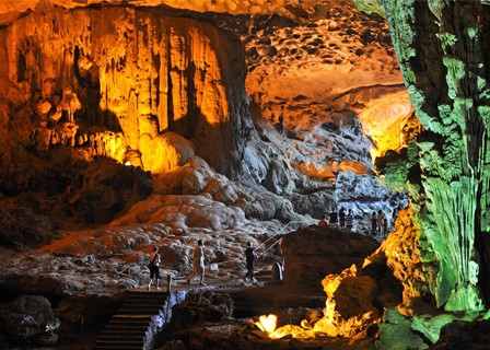 Sung Sot cave – Halong Bay – Hanoi (B, L)