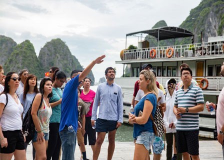 ALISA PREMIER CRUISE - HANOI (B, L)